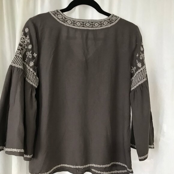 Boho Chelsea and Theodore Embroidered V-neck Top Small - Picture 8 of 12